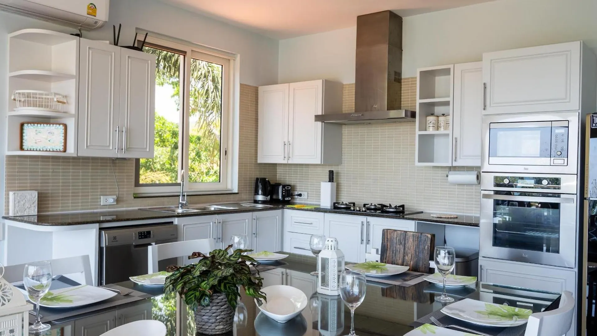 2 Pools And Seaview! Villa Serena 6Br, Klong Khong Koh Lanta Thailand