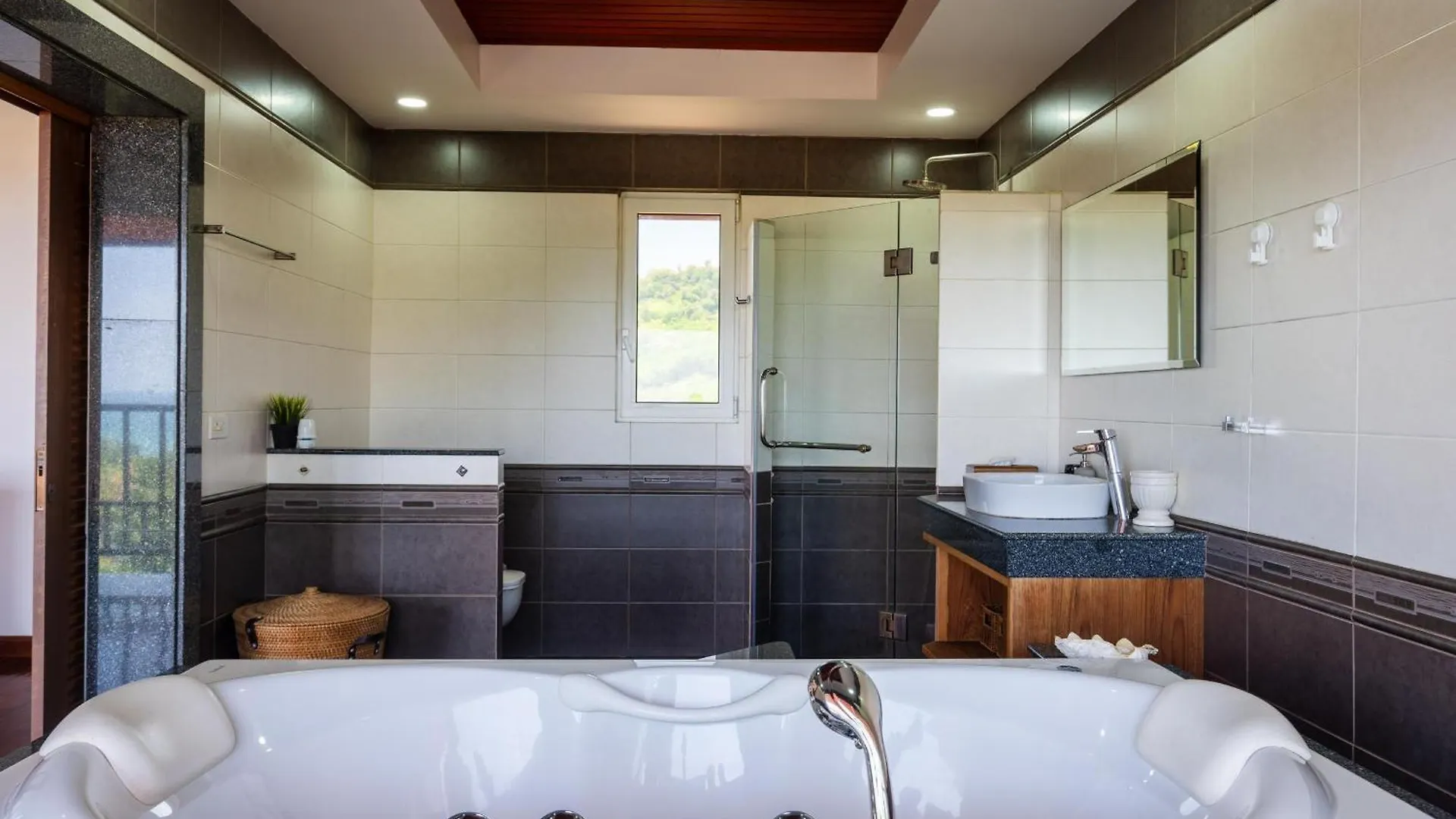 2 Pools And Seaview! Villa Serena 6Br, Klong Khong Koh Lanta