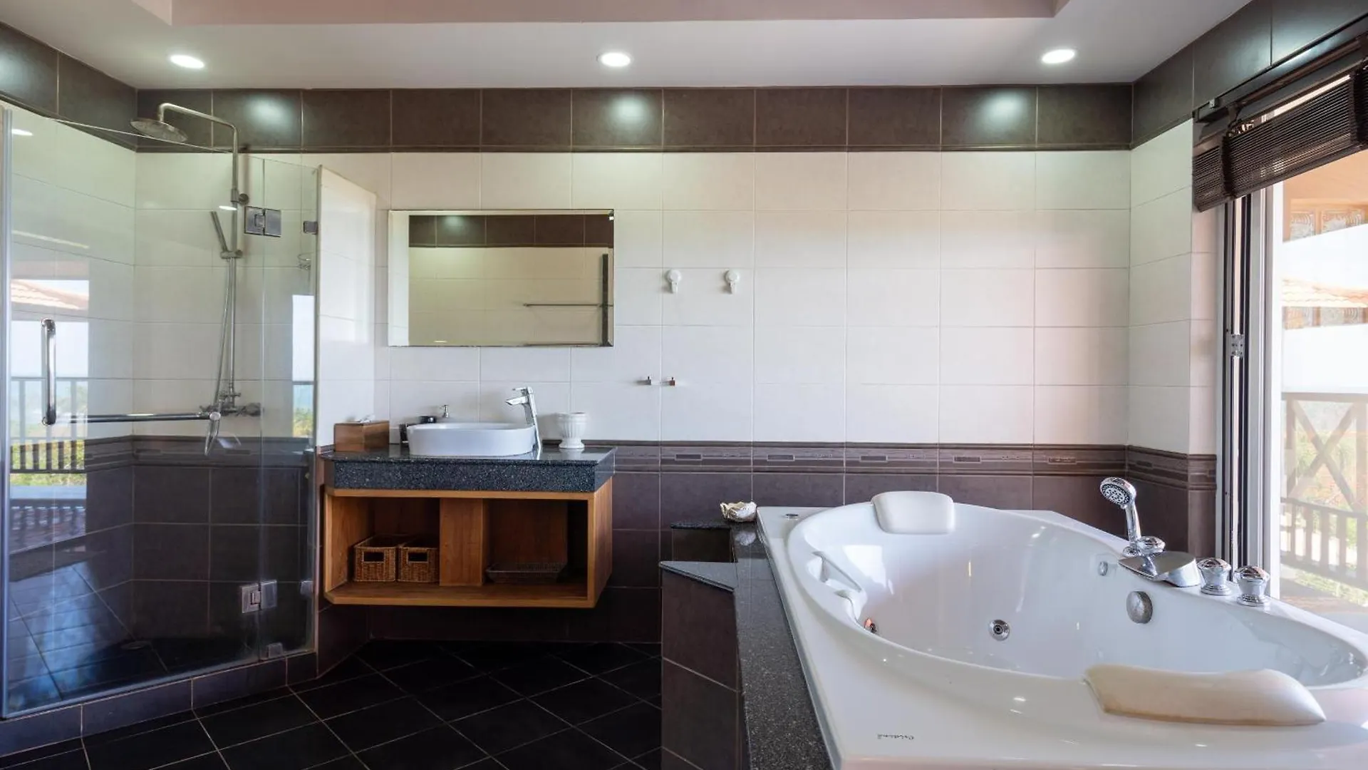 2 Pools And Seaview! Villa Serena 6Br, Klong Khong Koh Lanta Thailand