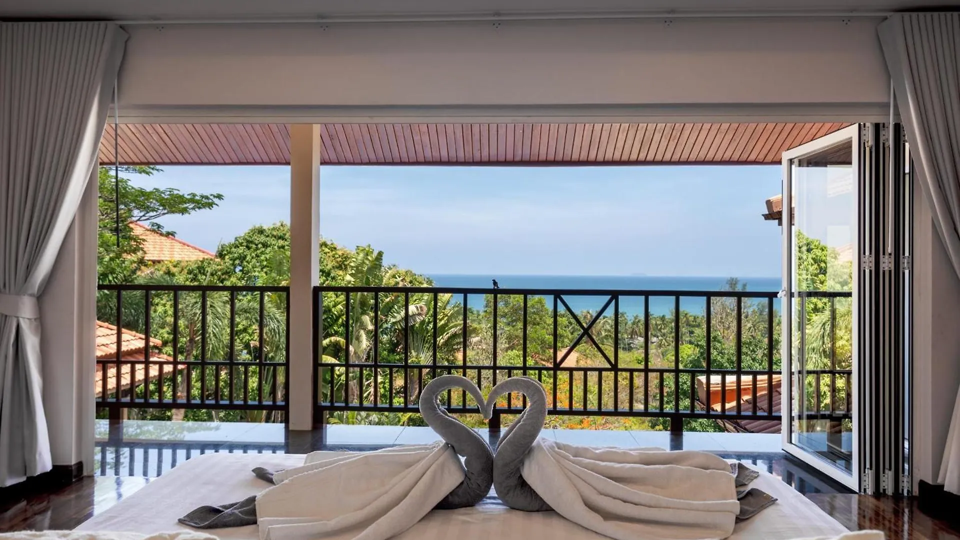 2 Pools And Seaview! Villa Serena 6Br, Klong Khong Ko Lanta
